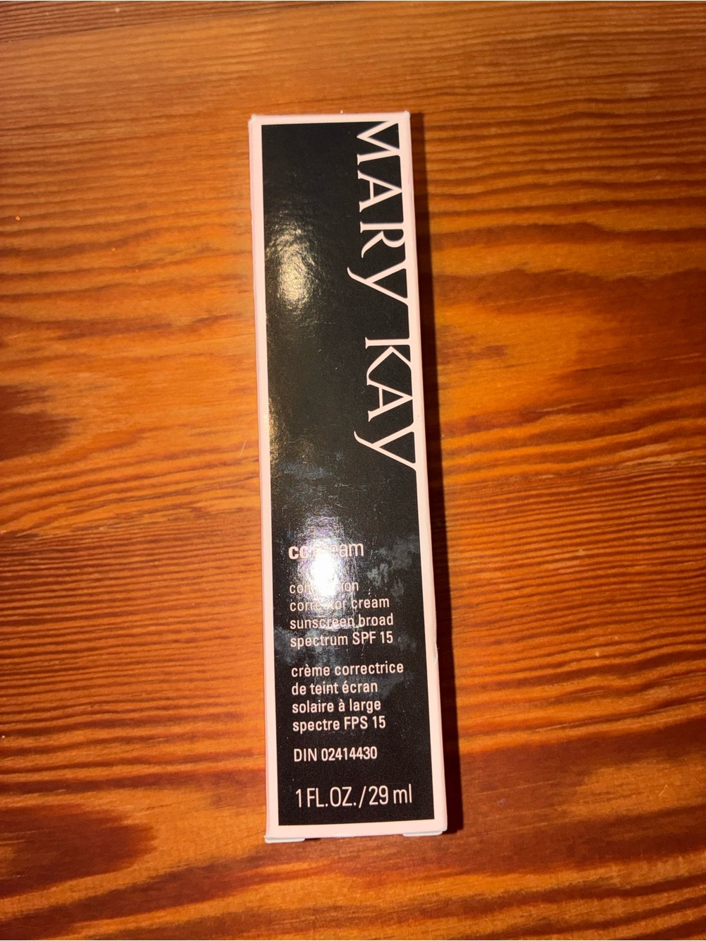 Mary Kay Corrector Cream in Black and Light Pink Box -Very Deep